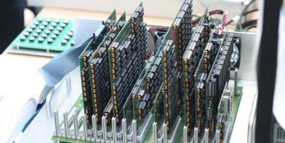CPU representando Worker Threads e processamento paralelo no Node.js